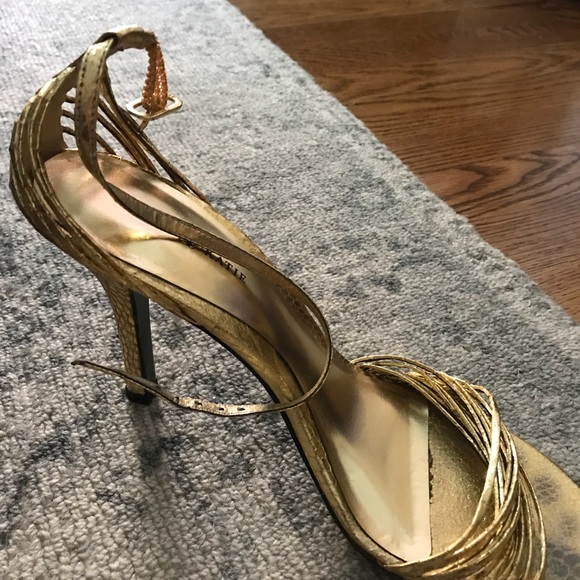 Selling due to surgery & no longer can wear heels. - Picture 1 of 1